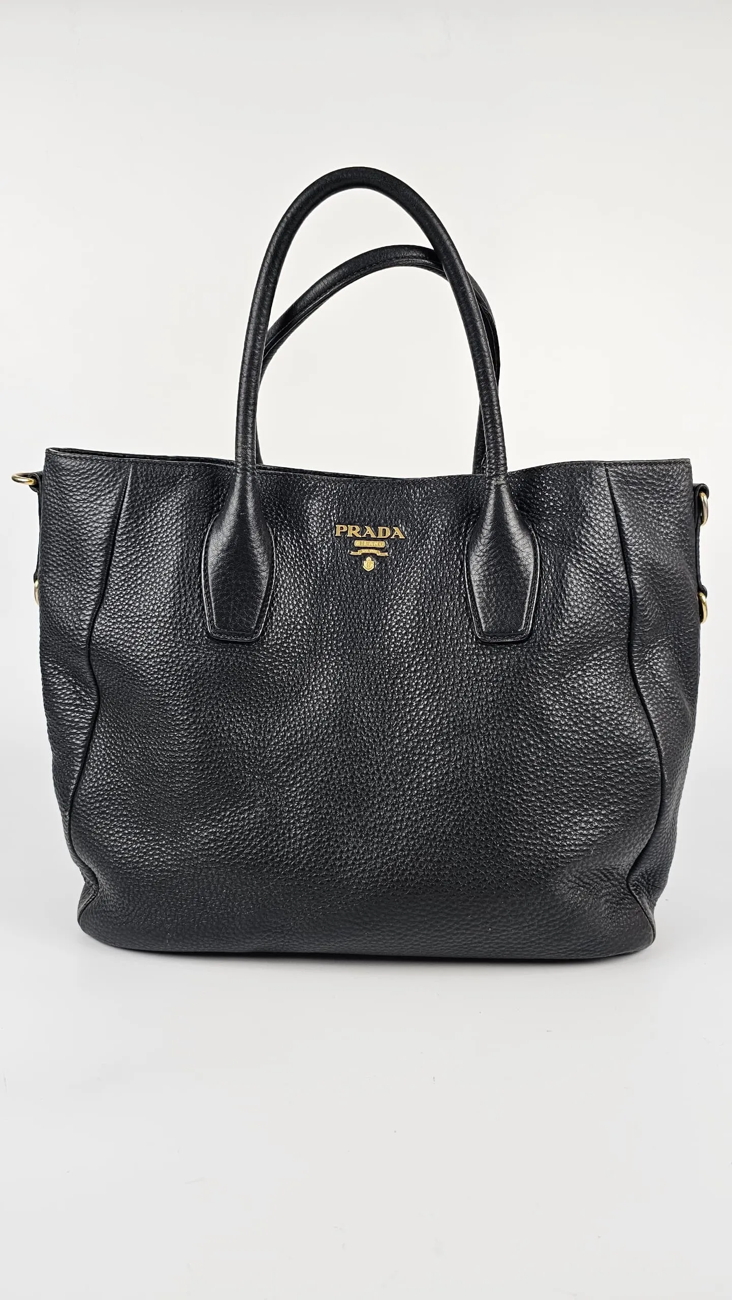 BN2537 Vitello Daino Large Leather Tote in Black