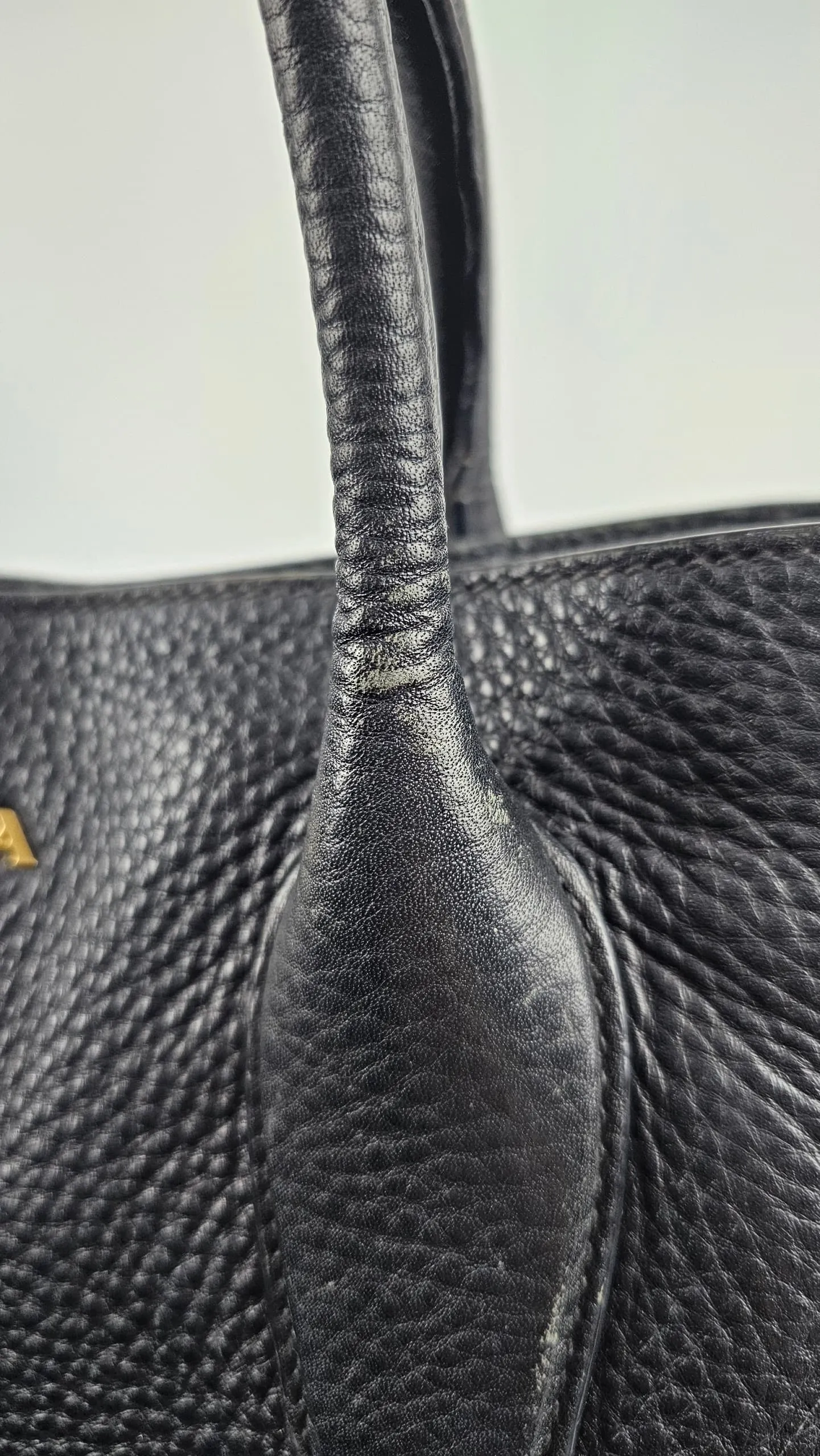 BN2537 Vitello Daino Large Leather Tote in Black